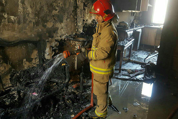 شعله‌های آتش در منزل مسکونی جان زوج اندیمشکی را گرفت