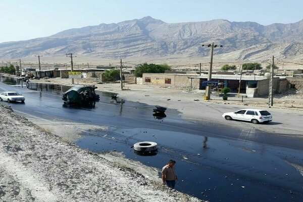 واژگونی تریلر حامل قیر جاده پلدختر – اندیمشک را بست