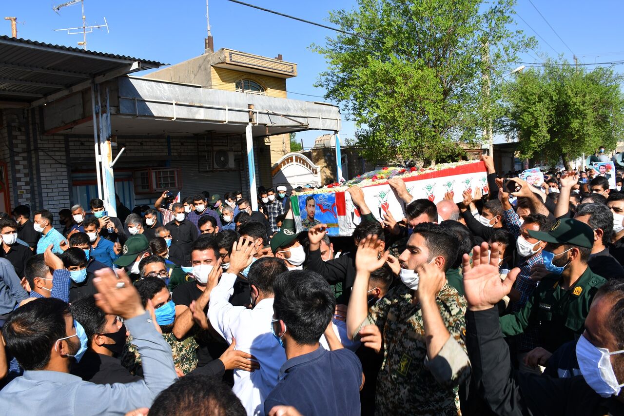 پیکر مطهر شهید مدافع حرم مهدی نظری در اندیمشک تشییع شد