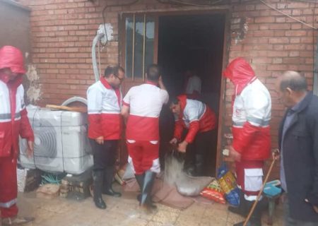 امدادرسانی به ۳۰ خانوار آسیب‌دیده از بارندگی‌های شدید در اندیمشک