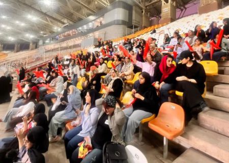 نخستین حضور بانوان در ورزشگاه اختصاصی فولاد خوزستان رقم خورد